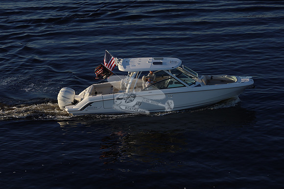 boston whaler.320 vantage.27