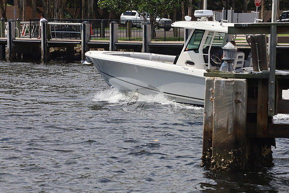 BOSTON WHALER33.2
