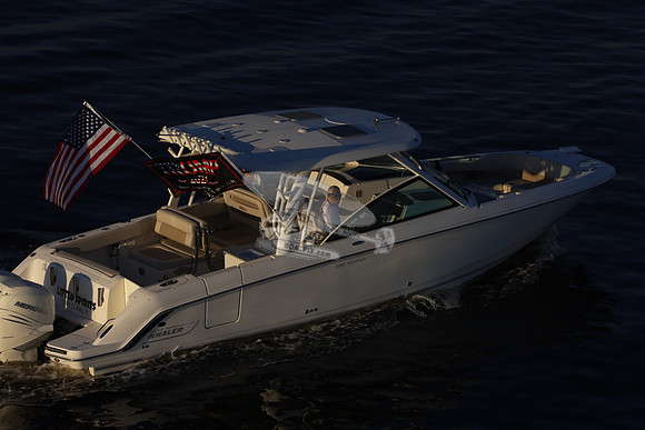 boston whaler.320 vantage.22