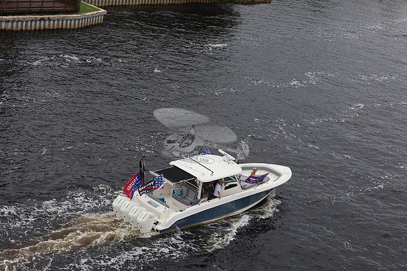 BOSTON WHALER.BLUE.11