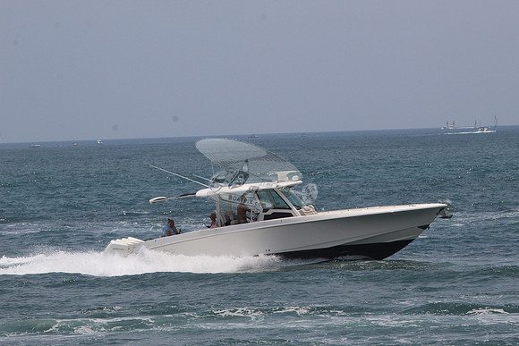 boston whaler.4 merc.7606