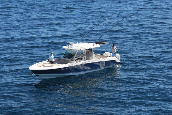 boston whaler.blue hull.3 merc 400.6217