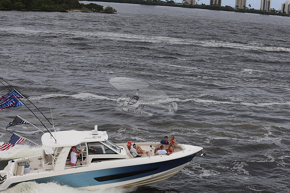 Boston Whaler 42 outrage blue.3