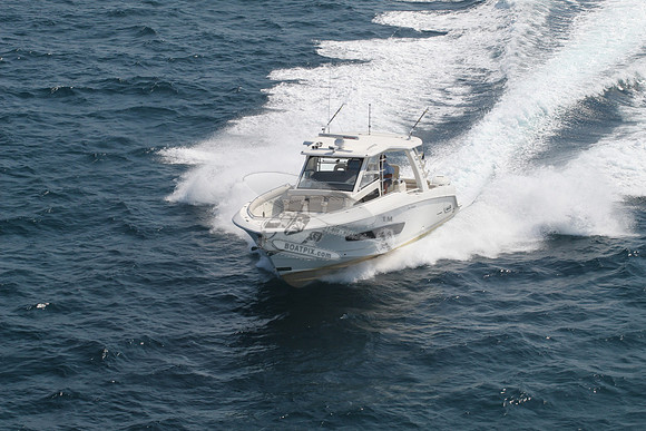 Boston Whaler.outrage 420.12