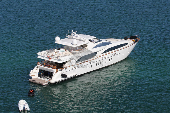 Azimut.red foreign flag.20