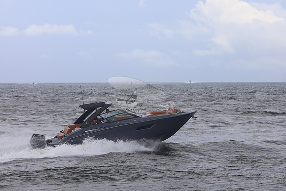 cruisers yachts.2 merc.gray hull.0575