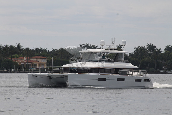 BOAT TRI HULL.LARGE.002