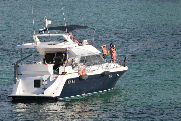 blue boat.white top.lots people.04