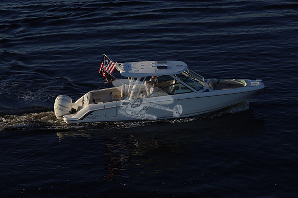 boston whaler.320 vantage.26