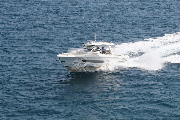 Boston Whaler.outrage 420.11