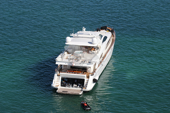 Azimut.red foreign flag.24