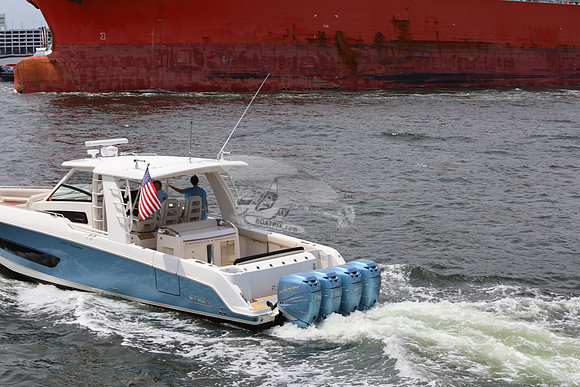 BOSTON WHALER 42.4