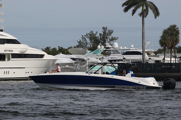 CONCEPT 44.BLUE HULL.3 MOTORS.003