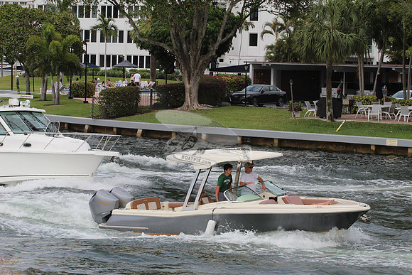 CHRIS CRAFT.GREY HULL.03