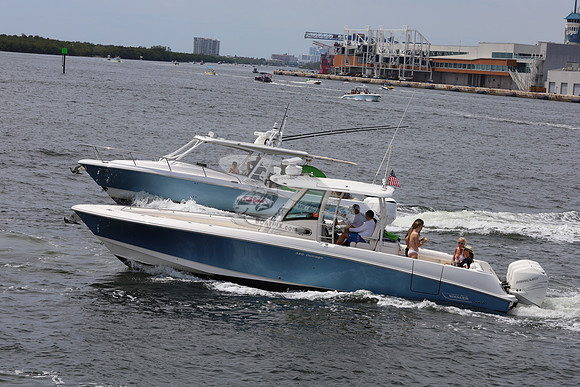 BOSTON WHALER35.BLUE.5