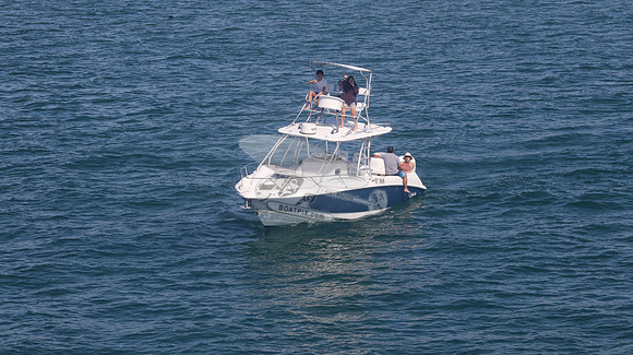 BOSTON WHALER BLUE HULL.2 MERC WHITE.9416