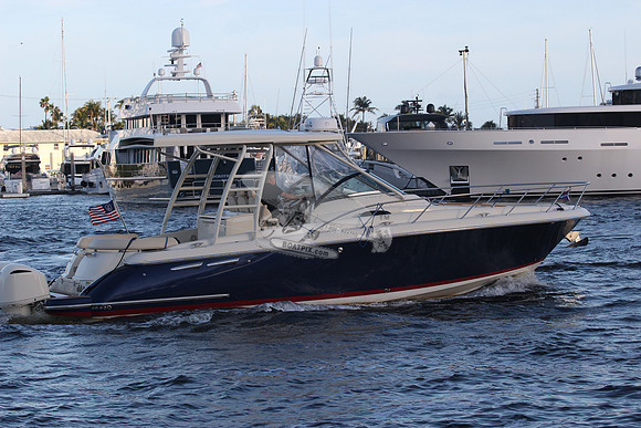 CHRIS CRAFT.NAVY BLUE HULL.2 MOTORS.0081