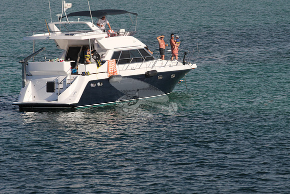 blue boat.white top.lots people.02