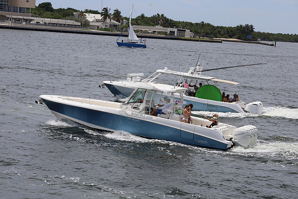 BOSTON WHALER35.BLUE.9