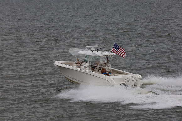 Boston Whaler.white.flag.merc.05